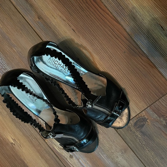 Michael Kors Moxley Leather Zipper Buckle Wedge Heel Shootie Sandals - Picture 5 of 9